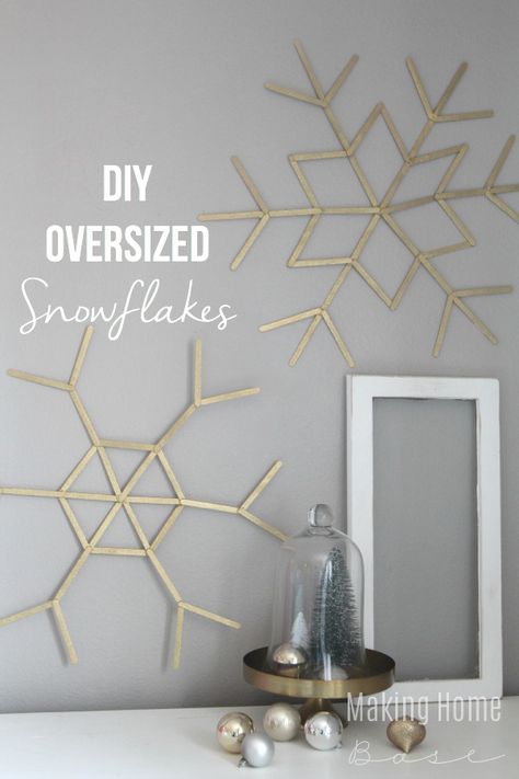 All you need is a few popsicles sticks and spray paint to make these giant snowflakes. And remember: No two snowflakes are alike! Diy Christmas Fireplace, Popsicle Stick Snowflake, Christmas Decor Diy Cheap, Cheap Christmas Diy, Snowflake Craft, Snow Flakes Diy, Winter Decorations Diy, Popsicle Stick Crafts, Christmas Fireplace