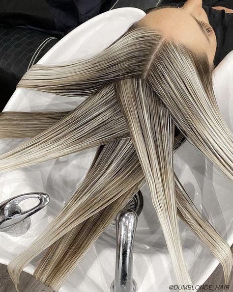 Hair Salon Marketing, Coloring Process, Hair Mistakes, Beautiful Hair Color, Beauty Clinic, Bright Blonde, Hair Advice, Hair Coloring, Hair Strengthening