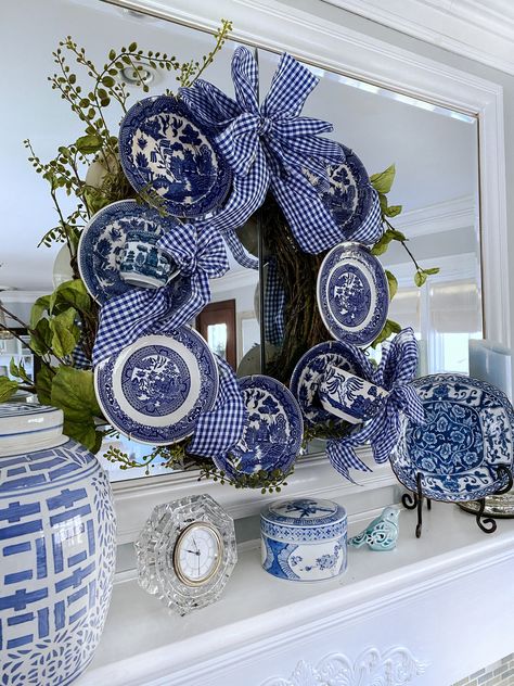 Plate Wreaths, Blue Willow Decor, Plate Wreath, Teacup Crafts, Blue Christmas Decor, Wreath Project, My Plate, Blue White Decor, Gold Christmas Decorations