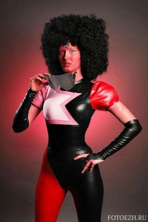 Garnet Steven Universe Cosplay, Garnet Cosplay, Steven Universe Cosplay, Garnet Steven Universe, Woo Young, Cute Cosplay, People Dress, Know Your Meme, Cool Costumes