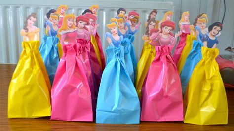 Disney Princess Party – D.I.Y. Party Bags » Princess Party Goody Bag Ideas, Princess Birthday Party Goodie Bags, Princess Party Bag Ideas, Disney Party Bags, Disney Princess Party Bags, Princess Party Favors For Boys, Goodie Bag Princess Ideas, Disney Princess Party Favors Goodie Bags, Princess Loot Bag Ideas