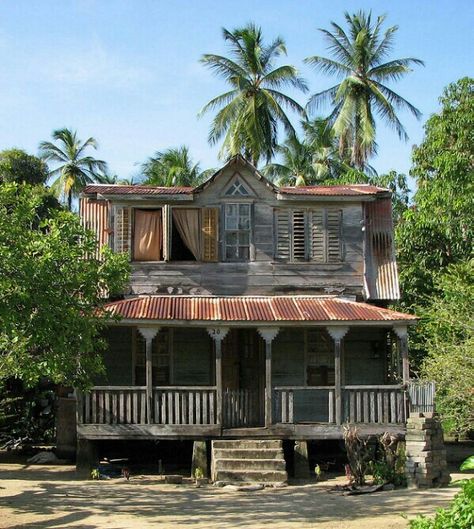 Totness Coronie Carribean House, West Indies Architecture, Case Creole, Creole Cottage, Caribbean Homes, African American Artwork, Layout Architecture, Colonial Architecture, House Outside Design