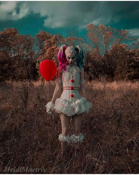 Pennywise Halloween Costume, Makeup Carnaval, Arley Queen, Disney Costumes For Kids, Halloweenský Makeup, Halloween Coustumes, Pennywise The Clown, Harley Quinn Artwork, Halloween Photography