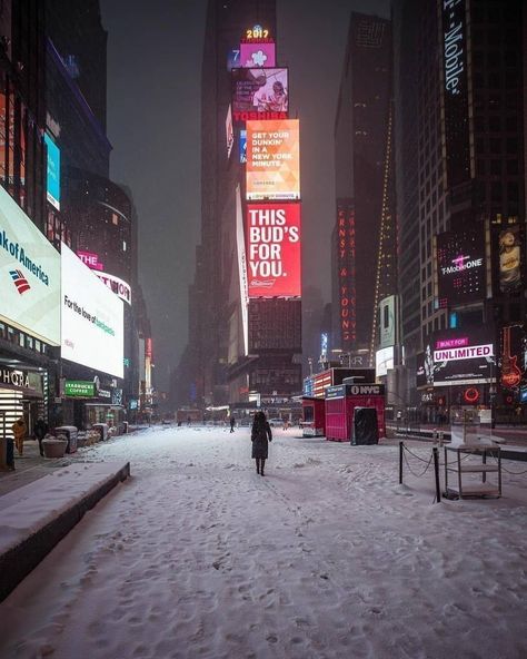 Winter fairytale New York❄️🗽Share these gorgeous photos with your friends ✨🗽 Imagine New York City under a heavy snowfall, turning this… | Instagram New York Christmas Aesthetic, Times Square Ny, Winter In Nyc, Times Square Nyc, New York City Christmas, New York People, Nyc Dream, Winter Nyc, New York Wallpaper