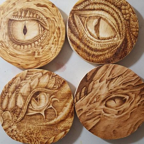 Wood Burning Ideas Coasters, Wood Carving And Burning, Dragon Wood Burning, Pyrography Dragon, Wood Burning Designs Pyrography Patterns, Woodburned Coasters, Wood Burning Ideas Patterns, Wood Burning Ideas, Woodburning Art