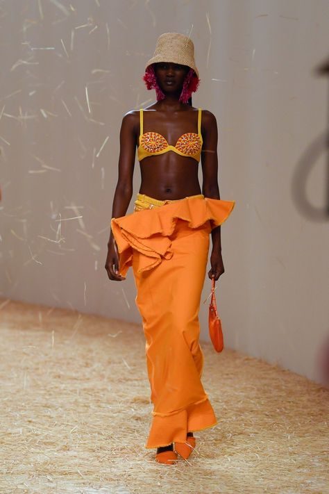 Jacquemus RTW Spring 2023 Jacquemus Spring 2023, Jacquemus 2023, Coffee Shoot, Beach Couture, Essence Fest, Spring 23, Outfit 2022, Concept Clothing, Summer Living