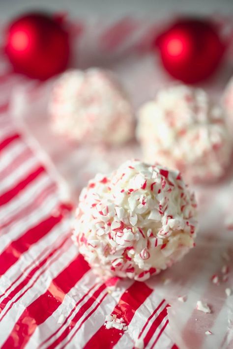 Peppermint Cake Balls, Peppermint Crunch Balls, Peppermint Cake Pops, Butter Toffee Popcorn Recipe, Strawberry Crunch Cake Recipe, Toffee Popcorn Recipe, White Texas Sheet Cake, Chocolate Peppermint Cake, Strawberry Crunch Cake