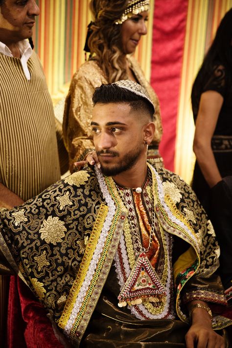 Yemen Wedding, Jewish Aesthetic, Mizrahi Jews, Jewish Clothing, Jewish Men, Jewish Heritage, Western Asia, Jewish Women, Jewish Culture