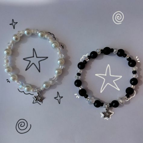 pulseras de estrella para compartir @strawberrry_bazar en ig Check more at https://howcandothis.com/diyideas/pulseras-de-estrella-para-compartir-strawberrry_bazar-en-ig/ Matching Star Bracelets, Themed Bracelet Ideas, Star Bracelet Bead, Y2k Bracelet Ideas, Bracelets Ideas Aesthetic, Y2k Bracelets Beads, Aesthetic Matching Bracelets, Bead Matching Bracelets, Aesthetic Beads Bracelet