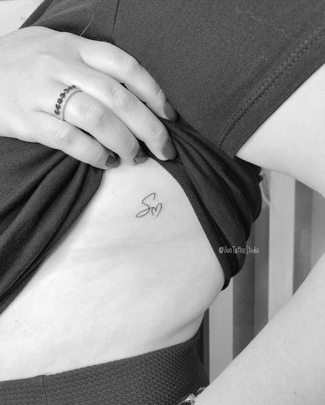 (4) WhatsApp S Initial Tattoo, Letter S Tattoo, Small Girly Tattoos, Hand Tattoos For Girls, Small Forearm Tattoos, Small Pretty Tattoos, Up Tattoo, Petite Tattoos, Initial Tattoo