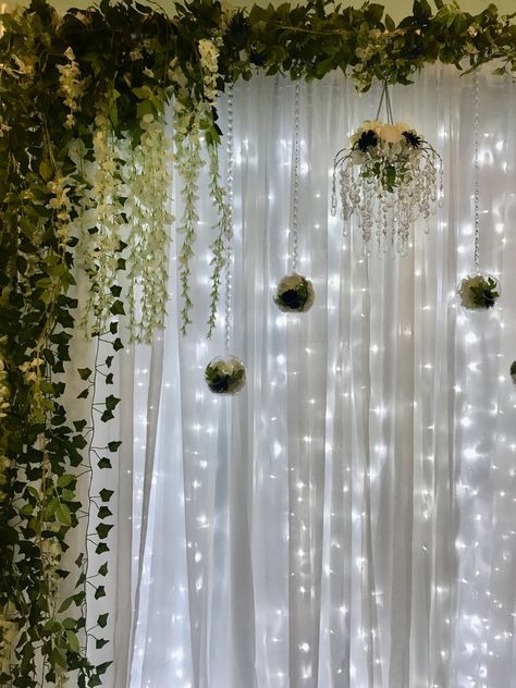 Enchanted Forest Photo Backdrop Diy, Fairy Forest Quinceanera, Vine Decorations Party, Quinceañera Decorations Ideas Outside, Enchanted Forest Ball Theme, Enchanted Forest Theme Engagement Party, Enchanted Forest Quinceanera Backdrop, Fairy Lights Decor Party, Enchanted Forest Prom Table Decorations