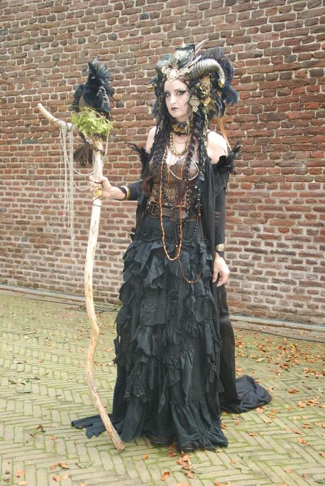 Krampus Costume Female, Female Krampus Cosplay, Dark Fairy Costume, Voodoo Costume, Ren Faire Outfits, Ren Faire Costume, Unique Clothes, Witch Costumes, Fair Outfits