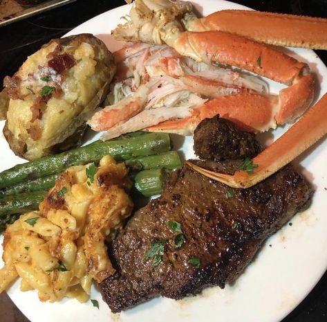 Steak And Crab, Baddie House, Fancy Foods, Snack Craving, Fast Healthy Meals, Crab Legs, Pretty Plates, Food Board, Steak Dinner