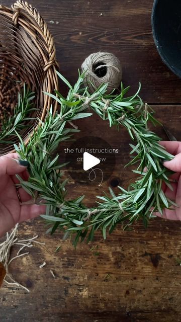 Dawnalee | Home + Lifestyle UGC | Kelowna, BC on Instagram: "Easy 5 minute wreath hack⤵️  Gather your greens. I used rosemary as I had excess in our garden but any greens or herbs or combination thereof will work!  Layer your greens in a bowl. The flexible branches of rosemary curve naturally to the bowl making it super simple and quick to form a wreath.  Continue adding more layers until your desired thickness is reached.  Keeping it in the bowl, every 2-3”, secure the greens by tying with jute or string, making sure to tie quite tightly.  Easy peasy! You now have a pretty wreath!  What herb will you use?  As always, I so appreciate it when you share, comment, and follow along! 🏠🧺  #simpledecor #rosemary #hyggehome #simplefalldecor #fallwreath  #diydecor" Green Wreath Decor, Rosemary Wreath Diy, Hygge Crafts, Bow Tying, Natural Christmas Wreaths, Herb Wreath, Kelowna Bc, Pretty Wreath, Christmas Hacks