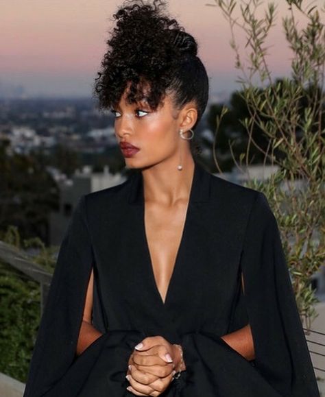 Black Tie Natural Hairstyles, Ponytail Hairstyles Wedding Black Women, Natural Hair Low Bun Wedding, Gala Hairstyles Black Women Natural Hair, Afro Formal Hairstyles, Edgy Natural Hairstyles Black Women, Classy Afro Hairstyles, Natural Hair Formal Updo, Chic Natural Hairstyles