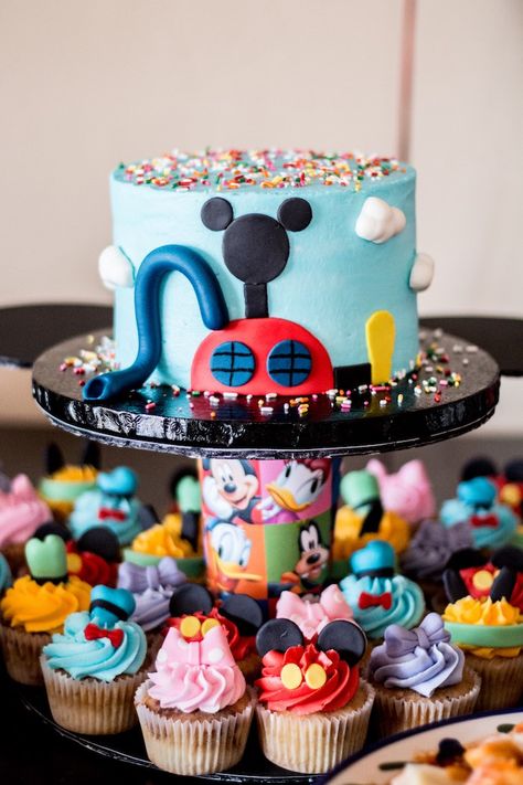 Bolo Do Mickey Mouse, Mickey Birthday Cakes, Mickey First Birthday, Mickey 1st Birthdays, Twodles Birthday, Mickey Mouse Themed Birthday Party, Savory Cakes, Mickey Mouse First Birthday, Mickey Mouse Clubhouse Birthday Party