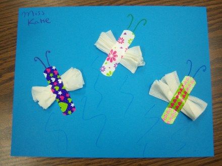 I just love this craft, it is so simple I can do it with my youngest ones... Makes a great get-well-soon card as well :-) Get Well Soon Crafts, Get Well Soon Ideas, Storytime Crafts, Get Well Wishes, Community Helpers, Butterfly Crafts, Abc 123, Program Ideas, Toddler Fun