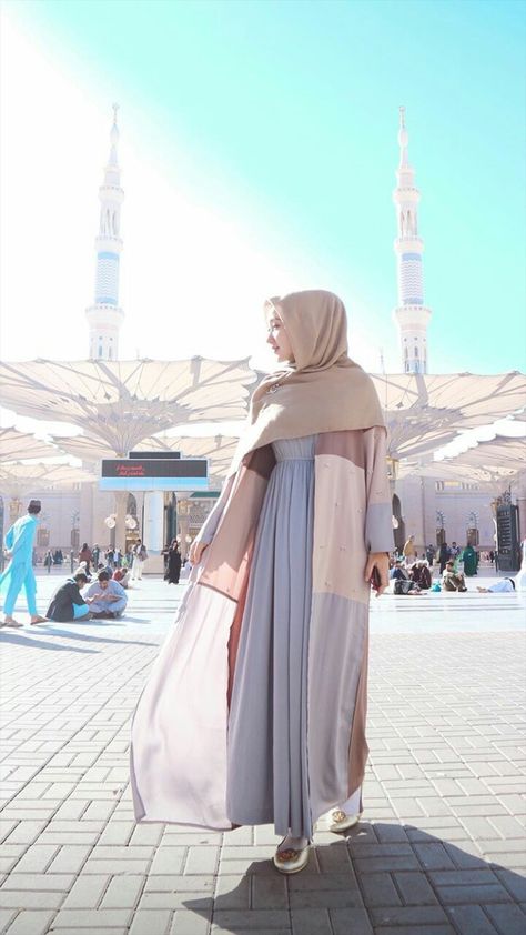 Umrah Outfit, Umroh Outfit, Arabic Outfit, Girl Muslim, Cool Ootd, Muslimah Outfit, Hijabi Outfit, Broken Home, Dress Book