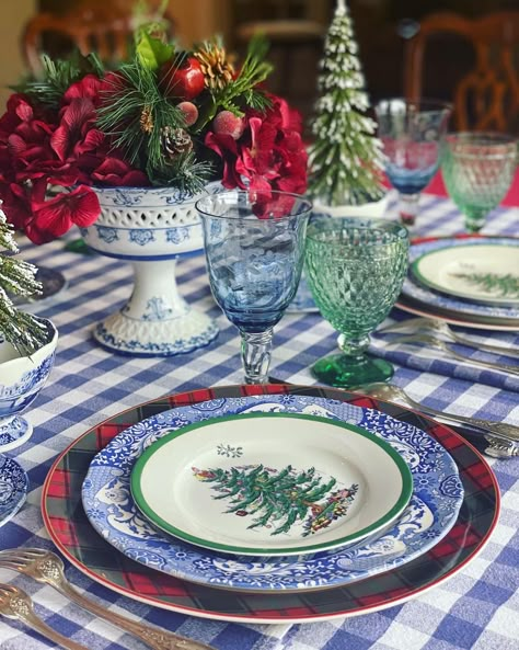 A winter blues mix and match Christmas table featuring Spode Christmas Tree, Tartan, and Blue Italian. 🎄 📸: @addictedtochina on IG Green Placemats, Iconic Christmas, Chinoiserie Christmas, Blue Christmas Decor, Red Napkins, Christmas China, Tartan Christmas, Christmas Tableware, Christmas Tablescape