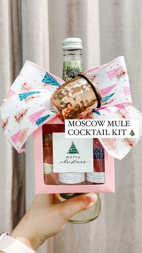 435K views · 10K reactions | Comment “cheers” to get the links for this cute Moscow Mule cocktail kit! These would be the cutest hostess gift, party favor, or neighbor gift this holiday season 🎄 #moscowmule #cocktailkit #giftideas #giftideas #easygiftideas #giftwrapping #giftwrap #neighborgift #smallgiftideas #christmasgift #christmascocktail | Shelby | Gift-in-a-Box Guide | parkspartyplanning · Original audio Moscow Mule Gift, Cocktail Kit Gift, General Gift Ideas, Moscow Mule Cocktail, Cocktail Kit, Mule Cocktail, Birthday Basket, Cocktail Gifts, Cocktail Kits