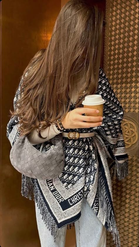 Dior Scarves, Muslin Outfit, Big Scarf Outfit, Scarf Outfit Winter, Dior Scarf, Shawl Outfit, Casual Fashion Trends, Scarf Outfit, Winter Outfits Cold