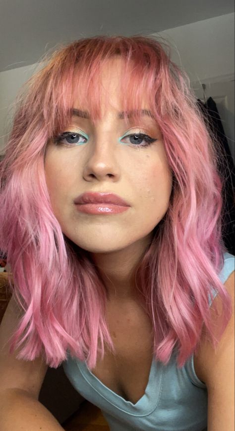 Pink Hair With Curtain Bangs, Coloured Shag Hair, Pink Hair With Fringe, Light Pink Layered Hair, Wolfcut Pink Hair, Pink Bayalage Hair, Pink Shaggy Hair, Pink Wolf Cut, Pink Shag Hair