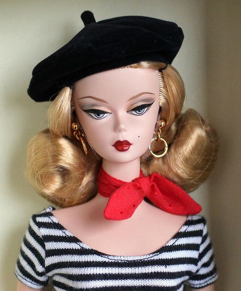 2008 The Artist Barbie by fashiondollcollector, via Flickr Iconic Barbies, Artist Barbie, Barbie Doll Face, Robert Best Barbie, Nurse Barbie, Barbiecore Outfit, Classic Cocktail Dress, Barbie Face, Retro Barbie