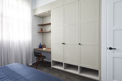 In Norm and Jess’ Guest Room, the judges all thought the wardrobe was amazing. Wonderfully designed and loved the functional study area. Desk Wardrobe, Bedroom Built In Wardrobe, Multifunctional Space, Study Nook, Kitchen Wardrobe, Wardrobe Design Bedroom, Bedroom Desk, Cupboard Design, Bedroom Wardrobe