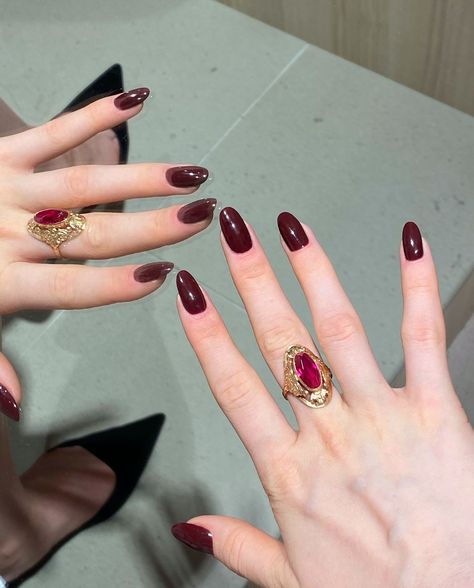 Red Nails Aesthetic Vintage, Poetcore Aesthetic Outfit, Vintage Red Nails, Slay Nails, Fem Fatale, Almond Acrylic, Colorful Nail Art, Vintage Nails, Colorful Nail