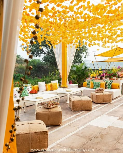 Wedding Seating Ideas To Make Your Guests Experience Memorable! Devika Narain, Haldi Decoration Ideas, Haldi Ceremony Decorations, Mehendi Decor Ideas, Mehendi Ceremony, Wedding Background Decoration, Desi Wedding Decor, Luxury Wedding Decor, Wedding Backdrop Design