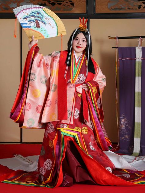 Gosetsumai dancer 五節舞舞姬 ❤️ Heian Junihitoe 👘 平安时代的十二单 🌸💖 Japan Heian era costume - Junihitoe 💗 Heian Era Clothing, Heian Period Clothing, Heian Era, Heian Period, Japanese Dress, Period Outfit, Japanese Design, Traditional Japanese, Japanese Fashion