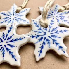 Diy Christmas Deco, Clay Christmas Decorations, Ceramic Christmas Decorations, Crochet Christmas Decorations, Christmas Clay, Clay Ornaments, Snowflake Christmas, Salt Dough, Ceramics Ideas Pottery