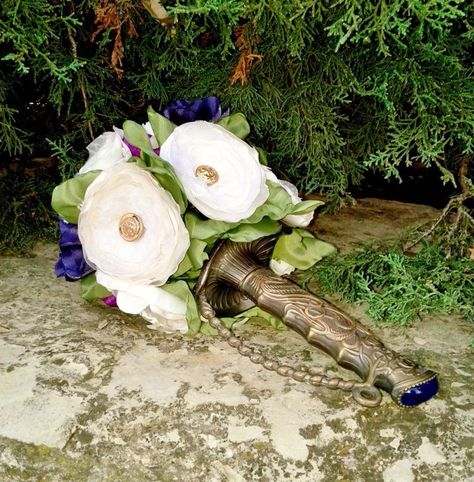 Go forth, and have sword bouquets. (Show me if you make one!) Lotr Wedding, Pirate Wedding, Nerd Wedding, Geeky Wedding, Flower Boquet, Geek Wedding, Quirky Wedding, Things I Want, Offbeat Bride