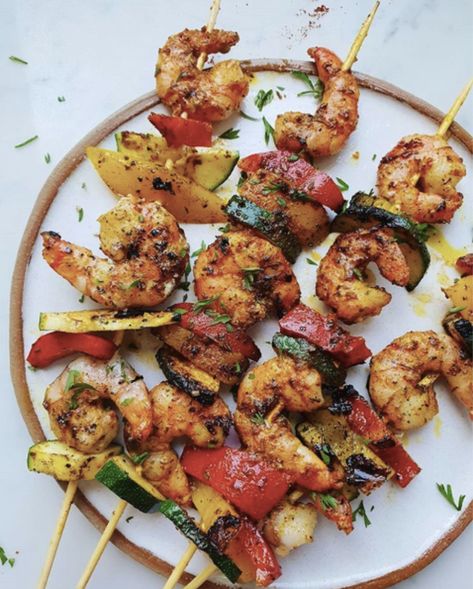 Meat For A Crowd, Bbq Prawns, Bbq Fish, Bbq Seafood, Prawn Dishes, Summer Bbq Recipes, Grilling Ideas, Gourmet Bbq, Bbq Dishes