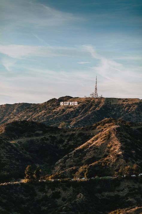 Looking for where to hike in Los Angeles or things to do in Los Angeles? Try some of the best hiking trails in Los Angeles. These 6 LA Hikes will take you to beautiful places in Los Angeles that you wouldn't otherwise see. | Where to hike Los Angeles | Los Angeles things to do | Southern California Hikes | California Travel | Los Angeles Travel | Los Angeles Itinerary | Hollywood Sign Hike | Griffith Observatory | Runyon Canyon | Malibu things to do | Los Angeles Views | Los Angeles California Copenhagen Hotels, Runyon Canyon Hike, Griffith Park Hike, Hollywood Hike, Hollywood Sign Hike, Southern California Hikes, Los Angeles Itinerary, Copenhagen Food, Runyon Canyon