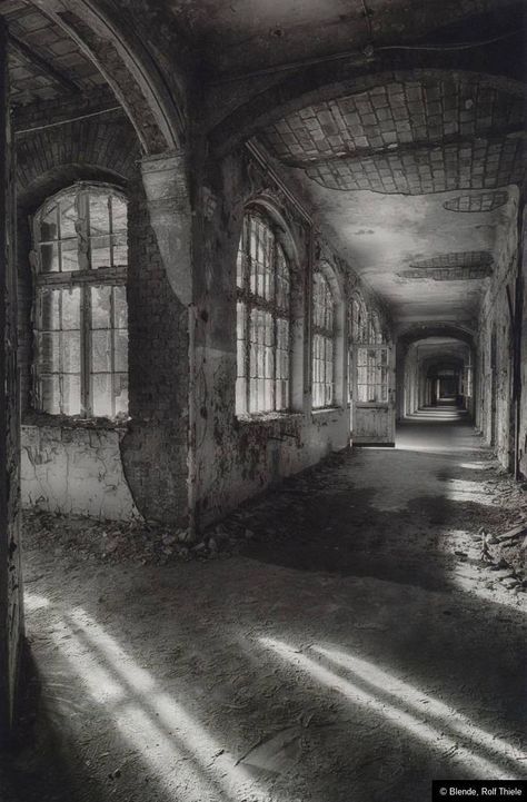 Hunted House Aesthetic, Hunted House, Eerie Places, Old Abandoned Buildings, Abandoned Asylums, House Aesthetic, Dark City, Abstract Photographs, Photo Background Images