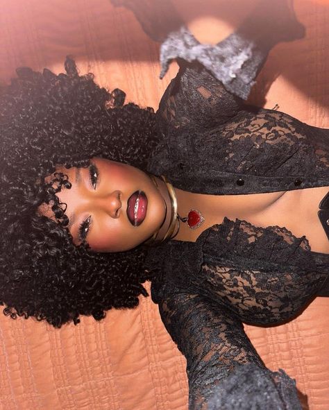 Alternative Vibes, Afro Goth, Afro Punk Fashion, Black Vampire, Trending Aesthetic, Tiktok Makeup, Clown Face, Alt Makeup, Alt Rock