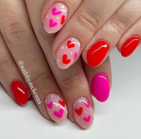 McKenna Edwards // Utah Nail Tech on Instagram: "OKAYYYY these are the cutest Valentine’s nails you’ll see all day. 💗✨💋 Inspiration: @karin.nailedit - #nails #gelnails #hardgelnails #naturalnails #utahnails #utahnailtech #licensednailtech #nailstagram #nailsofinstagram #nailsonfleek #nailsoftheday #cutenails #nailinspo #manicure #prettynails #nailart #handpaintednailart #freehandnailart #luminarynailsystems #trendynails #manicure #2023nails #hardgel #spanishforknails #provonails #springville Cute Valentine’s Day Nails Simple, Valentines Day Nails Round, Valentine’s Day Nails, Cute February Nails, Time Nails, Deco Nails, Teen Nails, Valentine Nail, Hard Gel Nails