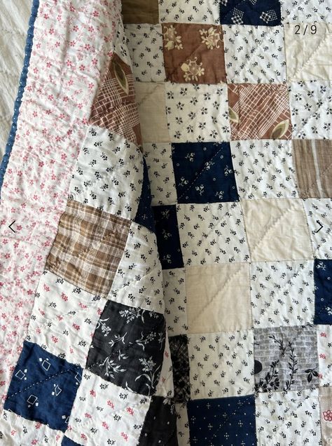 Easy Quilts For Beginners Simple, Beginner Friendly Sewing Projects, How To Quilt For Beginners, Aesthetic Quilts, King Size Quilt Patterns, Quilt Color Schemes, Square Patchwork Quilt, Easy Quilt Patterns For Beginners, Simple Quilt Pattern