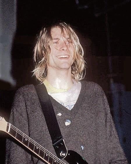 - 𝙽𝚒𝚛𝚟𝚊𝚗𝚊 🪐 (@stickykurtcobain) posted on Instagram • Dec 4, 2020 at 8:08am UTC Kurt Cobain Outfit, 90s Music Artists, Kurt Cobain Photos, Donald Cobain, Nirvana Kurt Cobain, Nirvana Kurt, Smells Like Teen Spirit, 90s Music, Dave Grohl