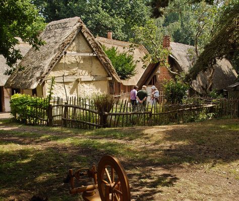 Little Woodham Living History Village seen from the Weaver's Cottage Begun in 1984, Little Woodham is a fascinating re-creation of how an English village could have looked in 1642. The village, beautifully situated in an ancient oakwood, consists of more than a dozen structures ranging from a fisherman's shelter to an Ale House, Blacksmith's forge and an Apothecaries shop. Village Reference, Spinning Silver, Dragon Riders, Roof House, Chateau Medieval, English Village, Medieval Houses, Medieval Life, Living Museum