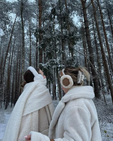 Cold Girl, Winter Princess, Snow Trip, Ski Girl, Skandinavian Fashion, Snow Girl, Winter Fairy, Winter Inspo, Winter Photoshoot