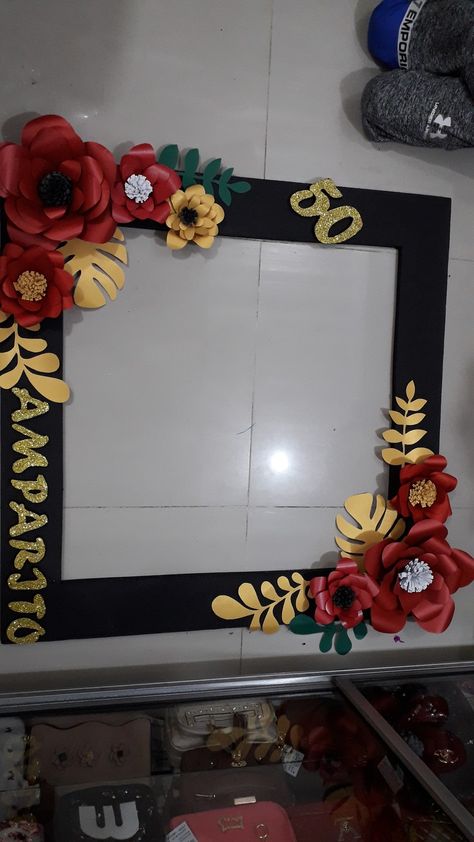 Picture Booth, Diy Party Decorations, School Work, Photo Booth, Halloween Wreath, Photo Frame, Diy Decor, Paintings, Frame