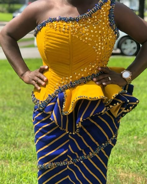 Asoebi Outfit, Kente Dress, Beading Designs, African Fabric Dress, Latest African Men Fashion, African Dresses For Kids, Kente Styles, Womens Trendy Dresses, Beads Design