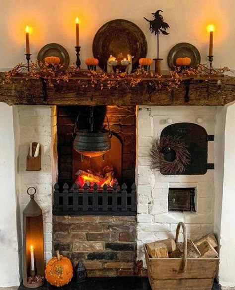 Hubble Bubble, Deco Champetre, Witch Cottage, Kitchen Fireplace, Decoration Inspiration, Cottage Living, Fireplace Mantle, Mantle Decor, Gremlins