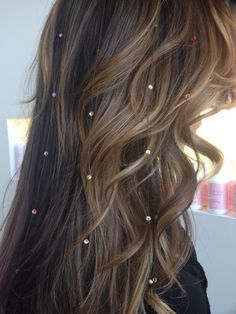 Sleek Prom Hair, Nye Hairstyles, Hair Rhinestone, Hair Tinsel, Hair Dyes, Packaging Diy, Tour Outfits, Glitter Hair, Long Wavy Hair