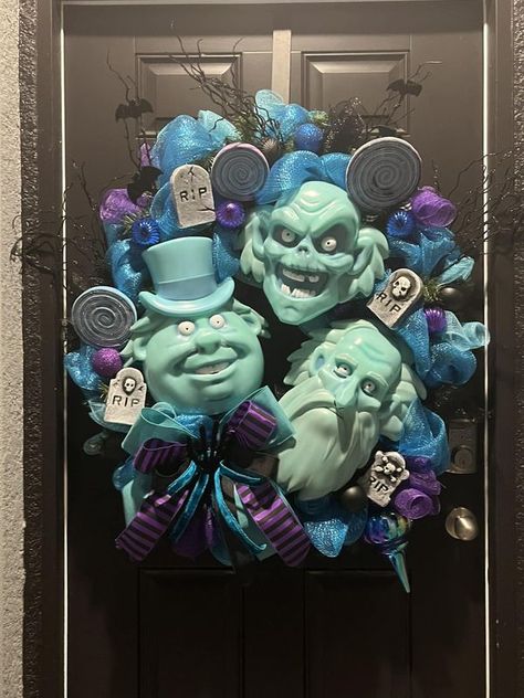 Haunted Mansion DIY Home Decor | This is what I ended up making with the hitchhiking ghost masks | Facebook Haunted Mansion Diy, Disney Villain Party, Haunted Mansion Decor, Disney Halloween Parties, Halloween Christmas Tree, Office Halloween Decorations, Haunted Mansion Halloween, Hitchhiking Ghosts, Disneyland Christmas