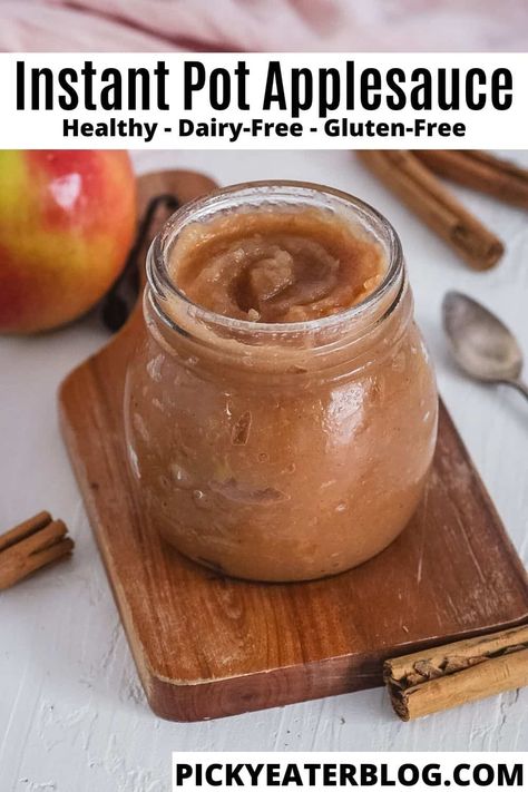 This delicious, homemade, instant pot applesauce with cinnamon and honey is easy to cook and is ready in just 20 minutes! With just 5 simple ingredients, this warm, sweet applesauce is the perfect healthy snack or dessert. Instant Pot Applesauce, Making Apple Pie, How To Make Applesauce, Halloween Apples, Healthy Halloween Treats, Red Delicious Apples, Apple Sauce Recipes, Homemade Applesauce, Harvest Recipes