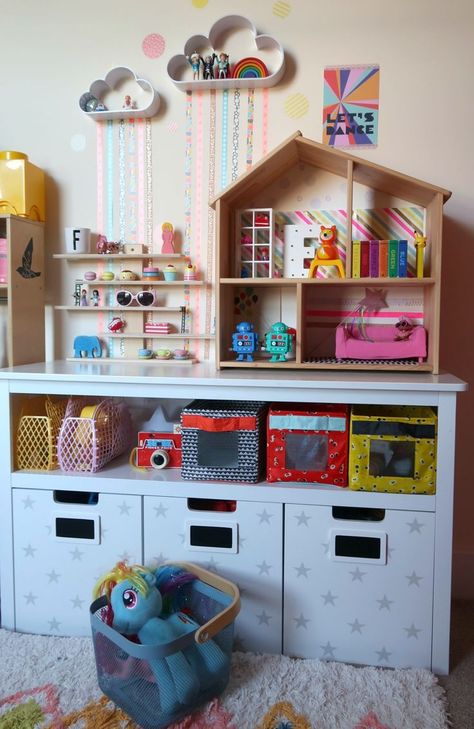 Kids storage hacks with the IKEA FLISAT and IKEA LUSTIGT range of children's furniture - childrens storage hacks to tidy up toys with IKEA Ikea Childrens Storage, Ikea Lustigt, Ikea Hacks Kids, Ikea Kids Storage, Wall Bookshelves Kids, Ikea Flisat, Kids Book Storage, Ikea Kids Room, Diy Kids Furniture