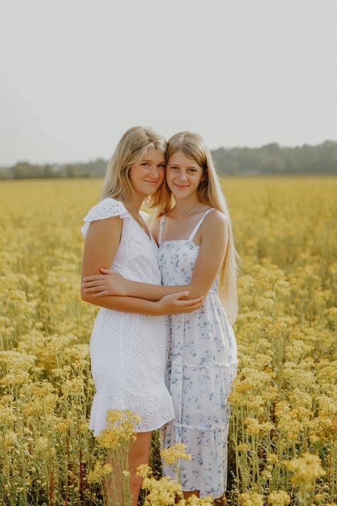 beautiful sunrise photoshoot in yellow wildflower field! #fashion #flowers #wildflowers #sisters #family #photography #aesthetic #photo #yellow #model #white #spring #summer #trendy Daisy Field Photoshoot, Canola Field Photoshoot, Wildflower Photoshoot, Flower Field Photoshoot, Sunrise Photoshoot, Canola Field, Photo Yellow, Field Photoshoot, Poses For Insta